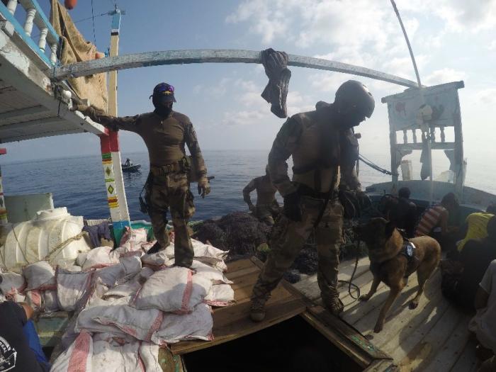 FS FLOREAL forces conduct counter narcotics operations in a suspicious dhow
