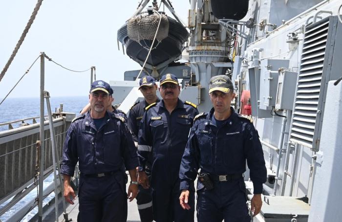 EUNAVFOR FCDR and Flag Officer of the Western Indian Fleet on board ITS DE LA PENNE