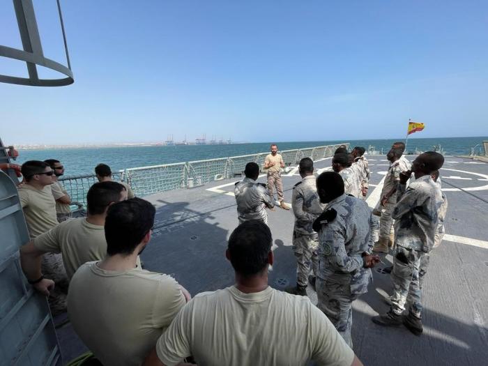 Djiboutian Coast Guards and ESPS NAVARRA crewmembers during the activity