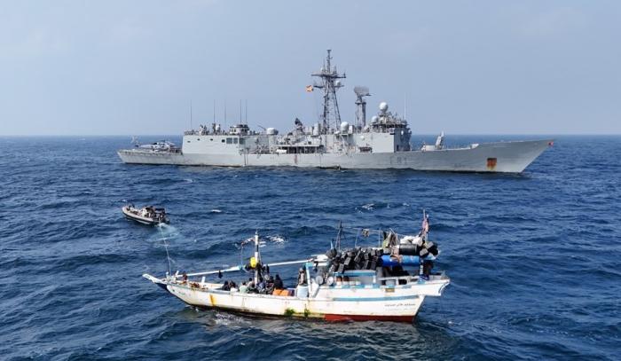 EUNAVFOR ATALANTA asset ESPS SANTA MARIA assisting fishing boat AL NAJMA