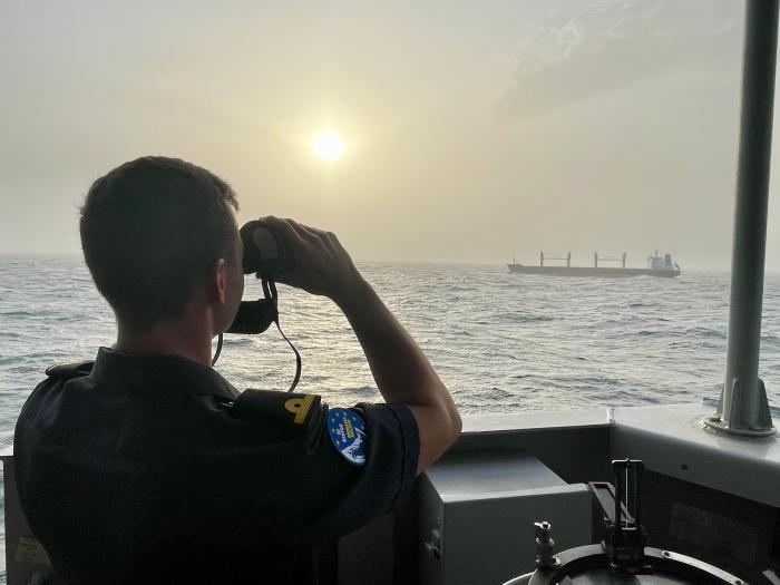 EUNAVFOR ATALANTA flagship ESPS NAVARRA escorting a WFP vessel
