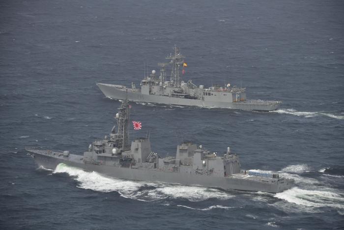 JS HARUSAME and EUNAVFOR ATALANTA flagship ESPS NAVARRA