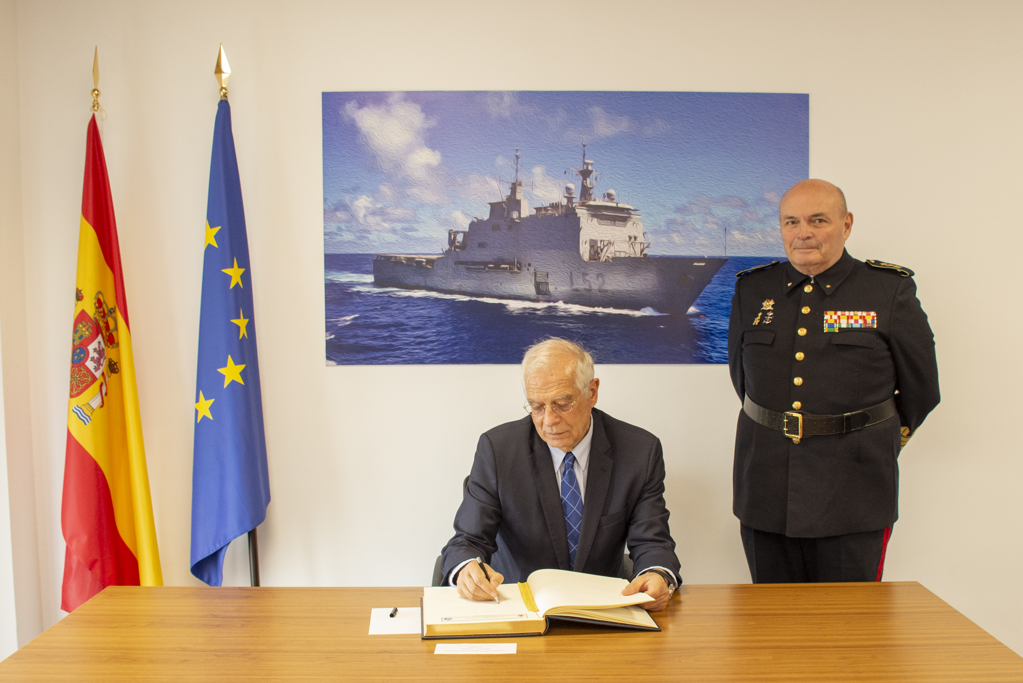 Mr. Josep Borrell meets EU NAVFOR  Somalia Operation ATALANTA Commander Major General Antonio Planells Palau in Rota on 20 November 2019.