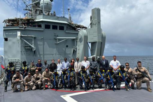 Somali and EU High-level delegations on board ESPS NUMANCIA during the Capacity Building exercise in vicinity of Mogadishu