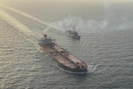 ATALANTA assets ESPS CANARIAS reassuring MV MONTESPERANZA on her transit in the Gulf of Aden